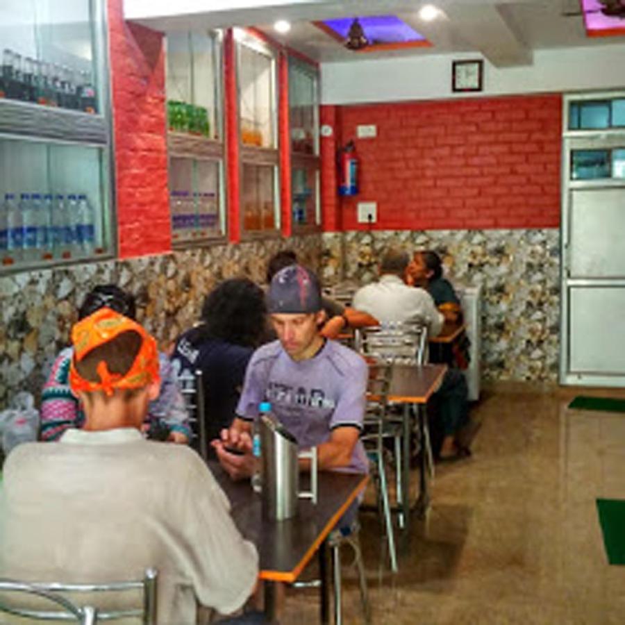 Hotel Aakash Ganga Bénarès Extérieur photo