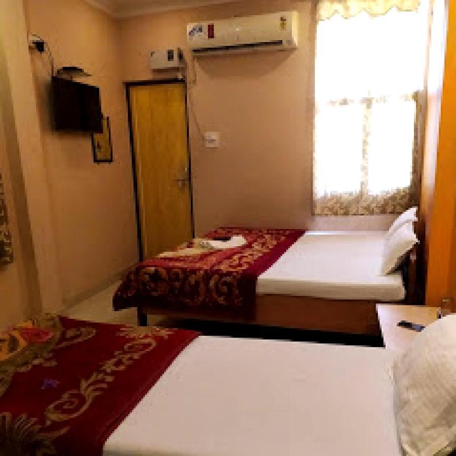 Hotel Aakash Ganga Bénarès Extérieur photo