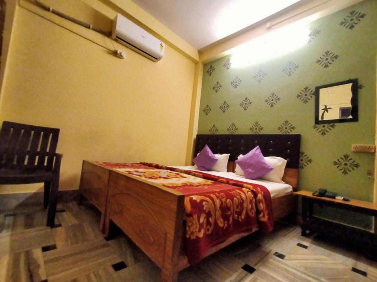 Hotel Aakash Ganga Bénarès Extérieur photo