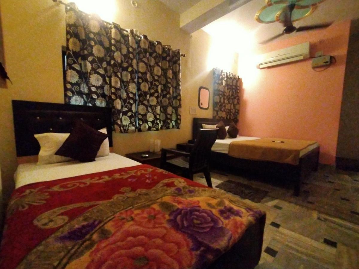 Hotel Aakash Ganga Bénarès Extérieur photo