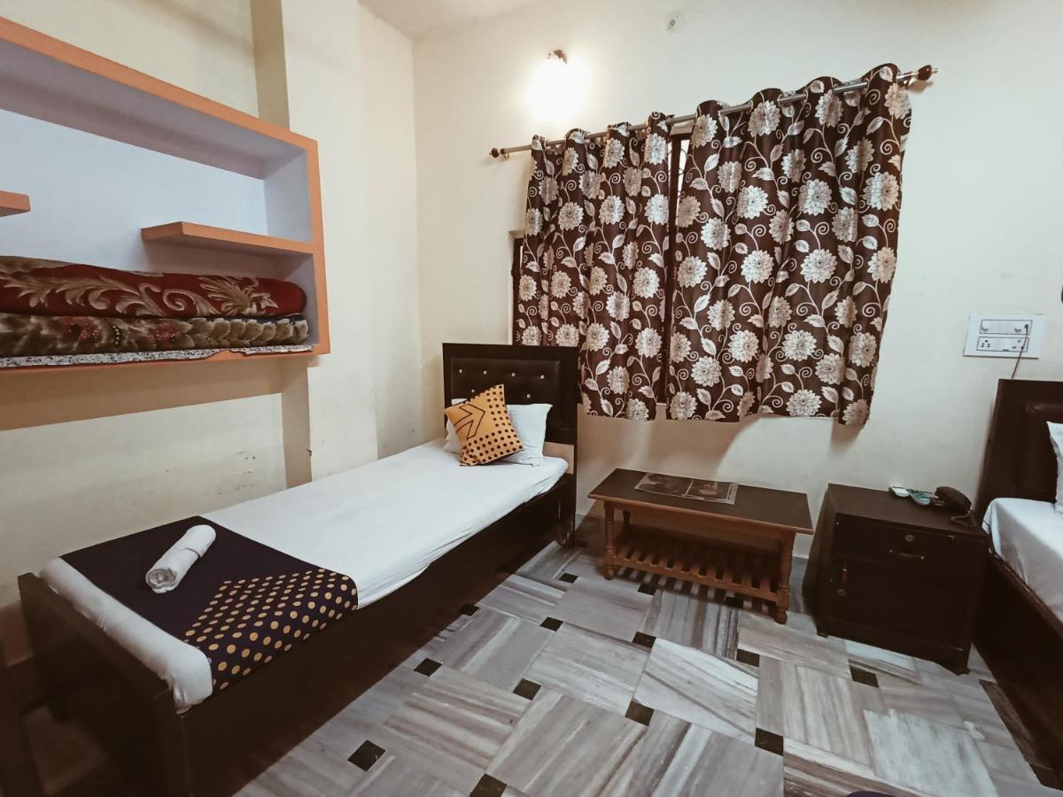 Hotel Aakash Ganga Bénarès Extérieur photo