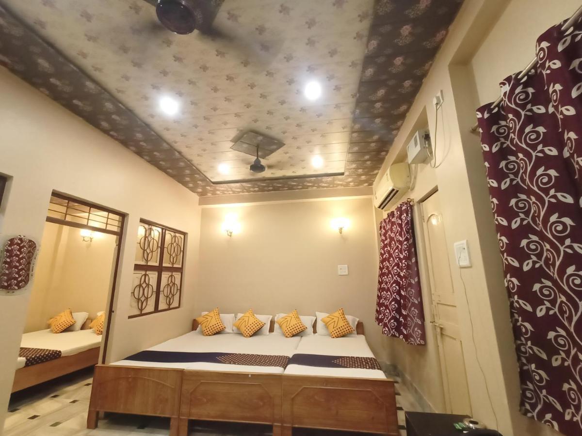 Hotel Aakash Ganga Bénarès Extérieur photo
