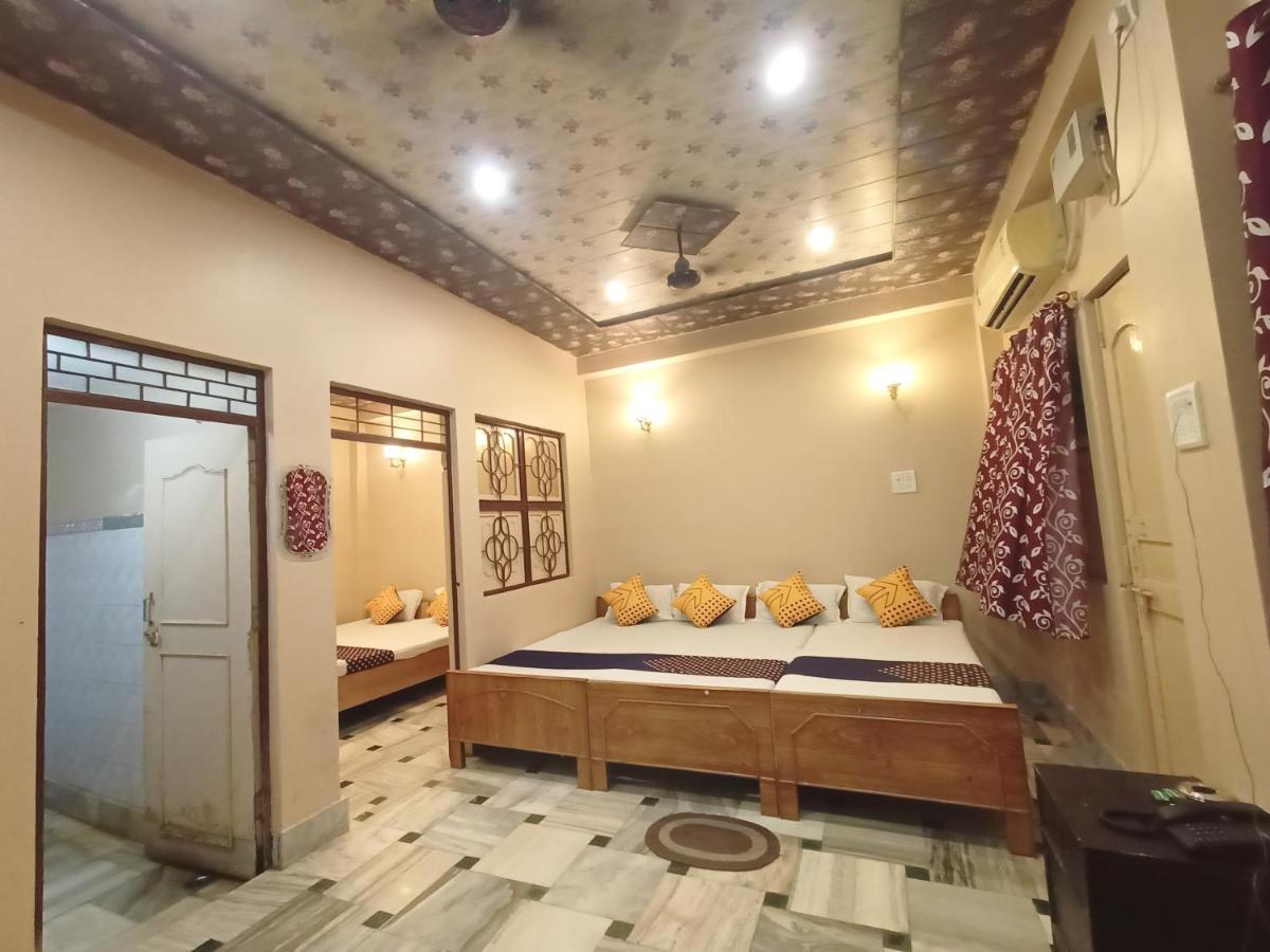 Hotel Aakash Ganga Bénarès Extérieur photo
