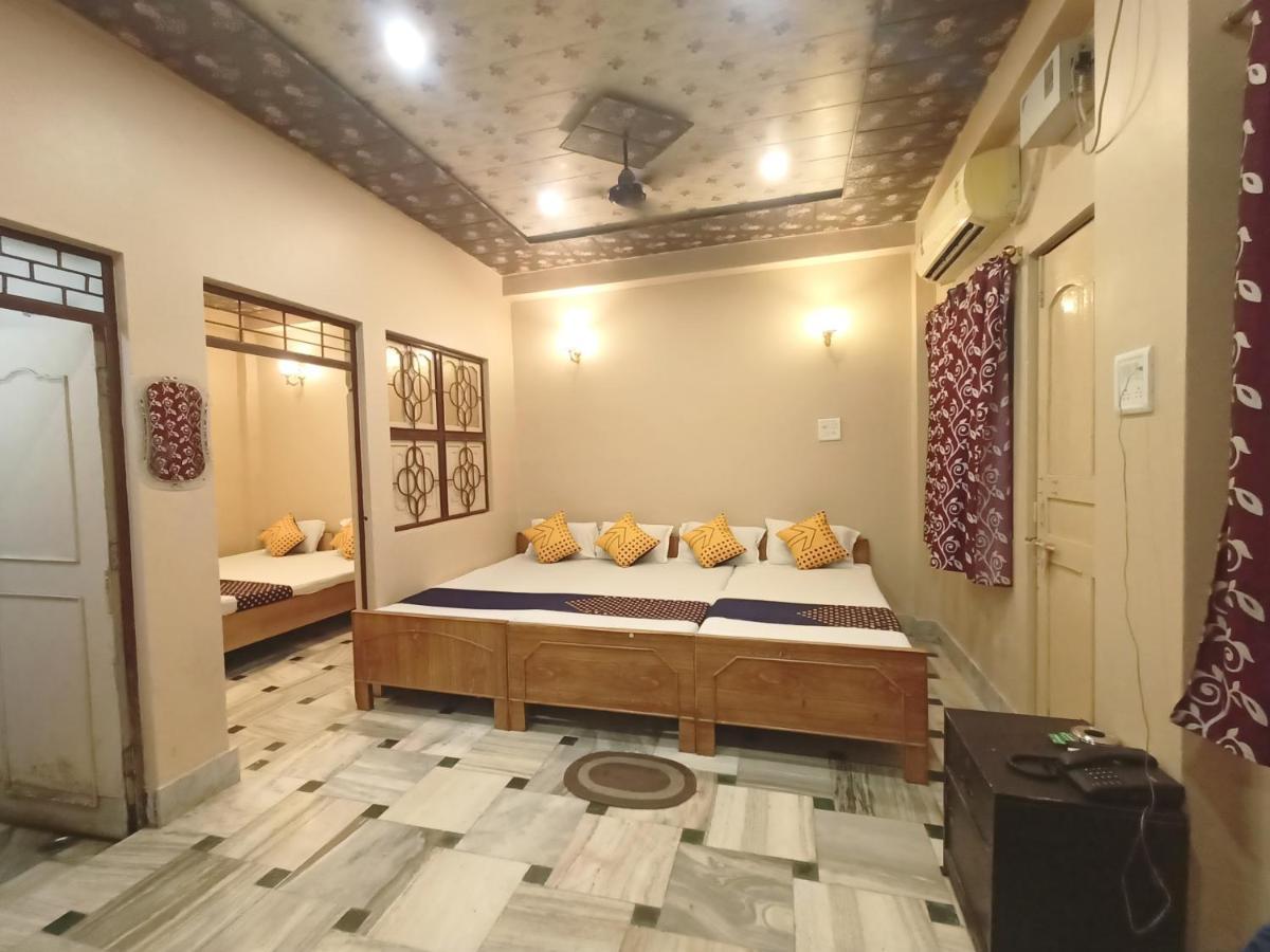 Hotel Aakash Ganga Bénarès Extérieur photo